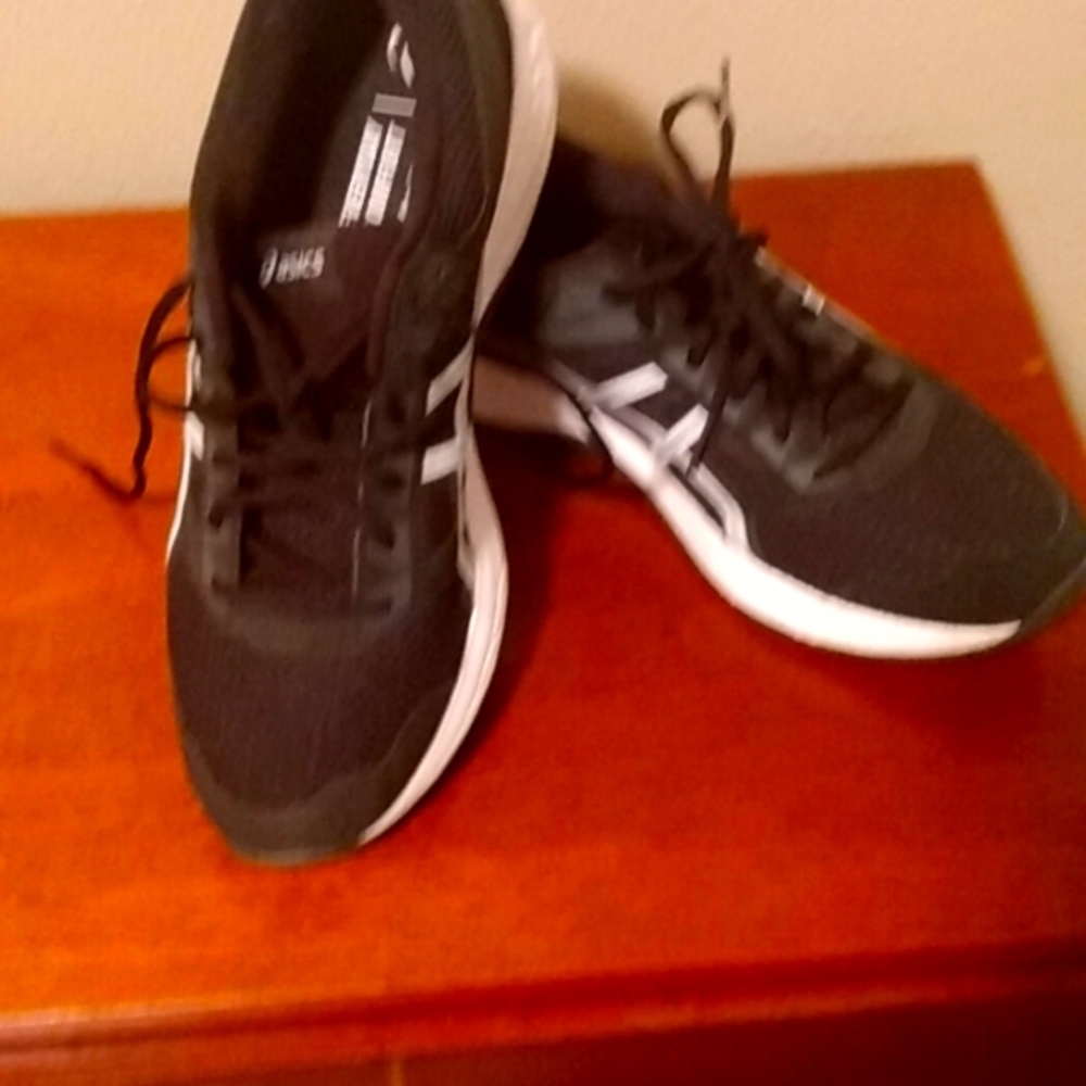 Men's athletic shoes